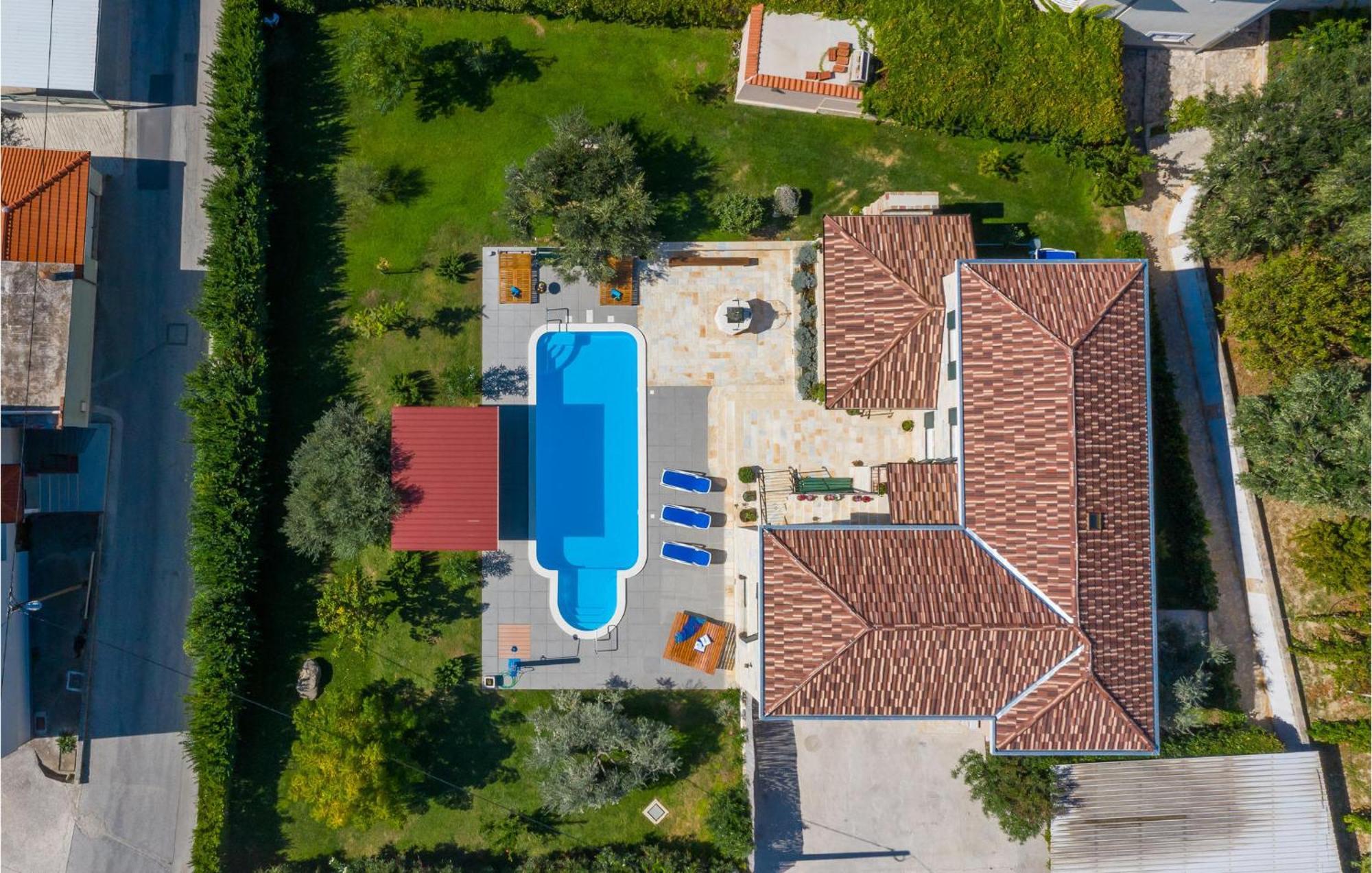 Cozy Home In Zrnovnica With Wifi Exterior foto